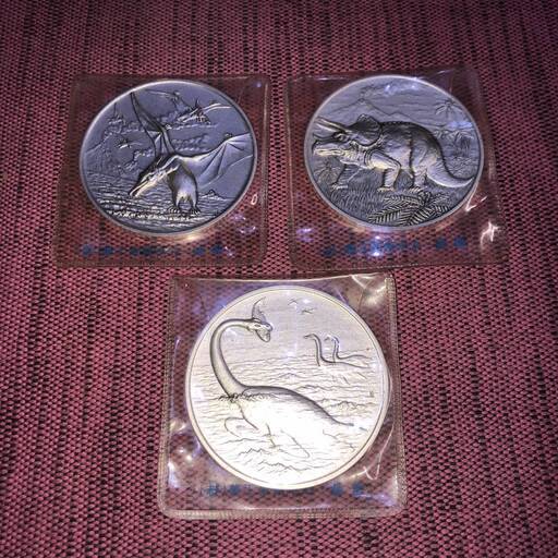 純銀　恐竜柄の銀貨　3枚セット　日の丸1000　純銀　刻印　重さ89.4ｇ　未使用長期保管品