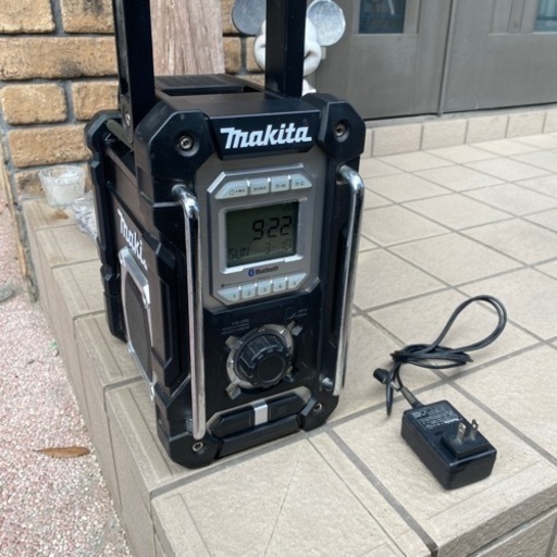 マキタ充電式ラジオMR108