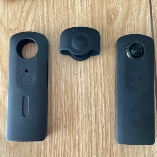 対面の方大幅値引き　中古　全方位カメラ　RICHO リコー　THETA S   シリコンカバー付　シータ