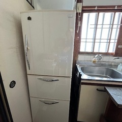 日立３ドア冷蔵庫　自動製氷機付き