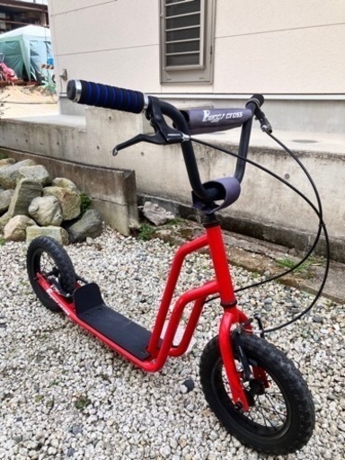 Ｂｕｇｇｙ　ｃｒｏｓｓ（キックボード赤）
