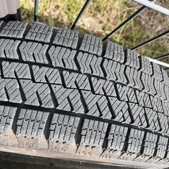 軽用ｽﾀｯﾄﾞﾚｽﾀｲﾔ＋鉄ﾎｲｰﾙ4本ｾｯﾄ　取引完了しました 軽自動車用 スタッドレスタイヤ 4本セット 鉄ホイール付