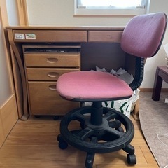 【最終値下げ】⭐︎学習机⭐︎引き出しと椅子付き