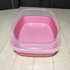 【値下げしました】猫のトイレ　大きめサイズ（ピンク）