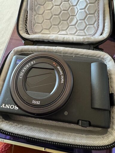 ソニー Vlog用カメラ VLOGCAM デジタルカメラ ZV-1 ボディ ウィンドスクリーン付属 24-70mm F1.8-2.8 ズームレンズ ブラック ZV-1 B