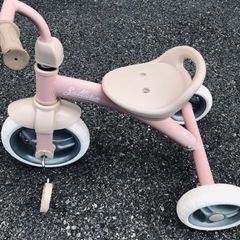 美品　ピンクのかわいい三輪車です。