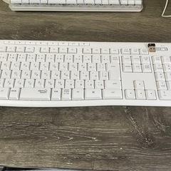 ワイヤレスキーボード テンキーあり