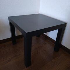 小さな正方形のテーブル