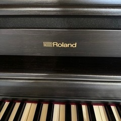 値下げ！ Roland HP704 21年製 電子ピアノ 専用椅子 ヘッドフォン配送無料 楽器 鍵盤楽器、ピアノ