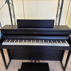 値下げ！ Roland HP704 21年製 電子ピアノ 専用椅子 ヘッドフォン配送無料 楽器 鍵盤楽器、ピアノ
