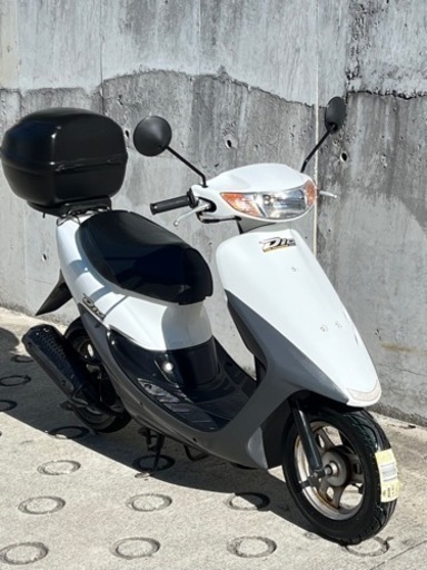 まだ取引可能‼️大人気セール‼️安心のバッテリー新品✨️前後タイヤ新品✨️嬉しいシート張り替え♪スパークプラグ新品左右ミラー新品✨️オイル満タン補充済み通勤に便利なリアボックス付き少しでも安心して乗り出したい方にオススメ✨️AF34 ライブディオ✴