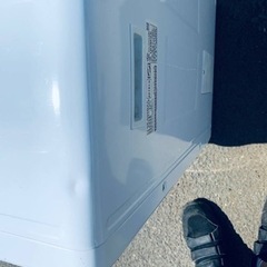 日立　除湿地電気衣類乾燥機　DE-N40WX形