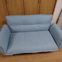 ブルーのソファー