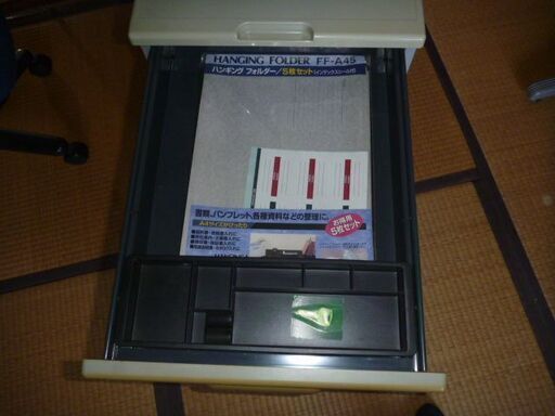 中古  オフィス用3段ワゴン（サイズ約･･･幅40㎝×奥行60×高さ62）