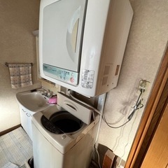 衣類乾燥機　洗濯機　　スタンド付き