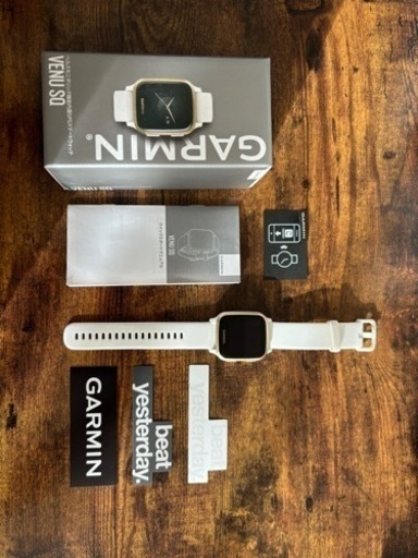 中古品　GARMIN Venu SQ ホワイト