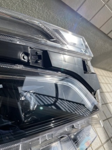 ヴォクシー80 後期運転席側ヘッドライト 送料無料！ヴォクシー 80 後期 