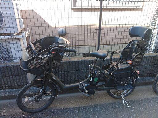 ｃ66　電動自転車・リサイクル専門店　　ご試乗をしてから、ご購入できます。  ️２０インチ、チャイルドシート、３人乗り、２人乗り、１人乗り、電動アシスト自転車  土日もお子様と土足のまま、いろいろなタイプのご試乗が可能です。  安心の無料保証；点検サービス付きバカ良心的な中古電動自転車屋です。  バカ良心的な電動自転車屋です。ブリヂストン、ヤマハ共同生産モデル。  バッテリーは、新品の９０％以上の性能を保持してコンディション良好です。  １回の充電で３０ｋｍ程度