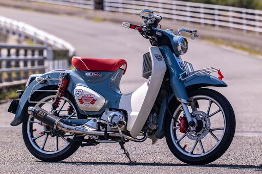 ホンダ スーパーカブ C125 ヨシムラ公認フルエキマフラ・ディトナ製タコメータ