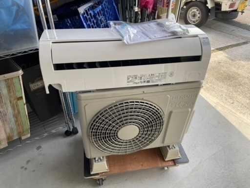 【値下げ！！】HITACHI　 10畳用　2.8kwエアコン　RAS-F28RM (W) 2022年製