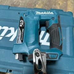 makita 充電式タッカー　ST312D 18V