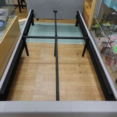 ➁シングルベッド フレームのみ ZINUS 布張りベッドフレーム ライト