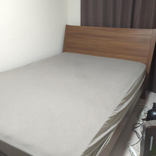 IKEAダブルベッド+シーリングライト