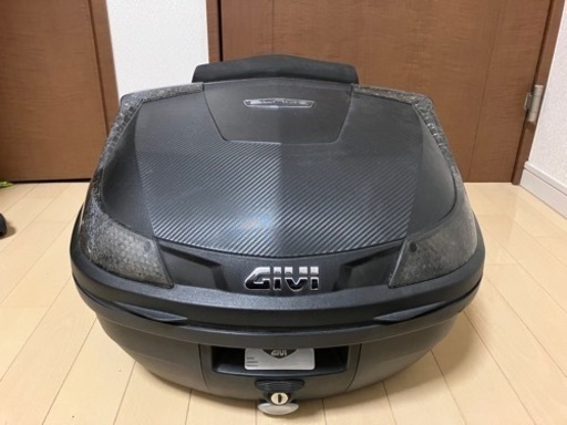 値下　GIVI B37 リアボックス　バックレスト付