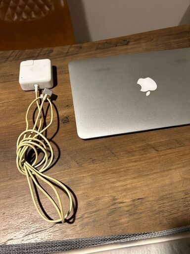 Apple MacBook Air (11-inch, Early 2015) メモリ4GB
