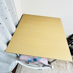 ダイニングセット無料　テーブル(正方形)と椅子(2つ)