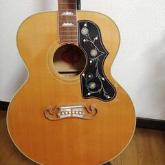 ギブソン社製　アコースティックギター
スーパージャンボ　SJ-200