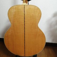 ギブソン社製　アコースティックギター
スーパージャンボ　SJ-200