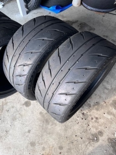 バリ溝シバタイヤTW200 255/40 R18 (めいやんとらねこ) 永山のタイヤ 