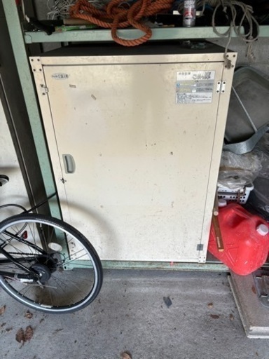 米の保管冷蔵庫と保管庫