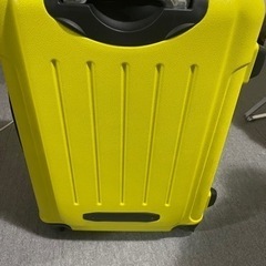 キャリーケース　スーツケース　黄色