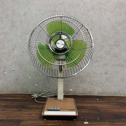 WY11/49 日立 HITACHI 扇風機 DESK FAN D-690 100V 緑 昭和レトロ アンティーク 3枚羽根 ビンテージ ※動作確認済み★直接引取歓迎○