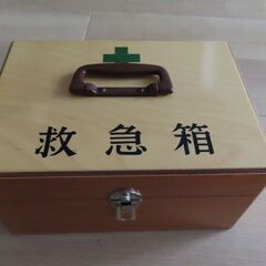 木製　救急箱