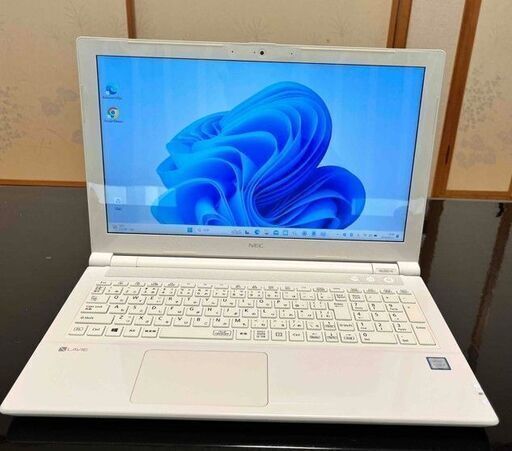 NEC LaVie NS300/HAW Corei3 8G SSD 極美品です！
