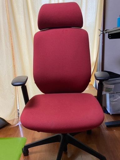 昇降デスクとオフィスチェア