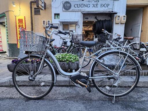 電動自転車　ヤマハ　２６インチ　４点　（７５％−１００％）　充電器　付き　３変速　シルバー　配達可能