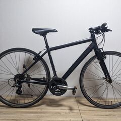 黒いアルミ製クロスバイク ギヤ24段