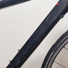 黒いアルミ製クロスバイク ギヤ24段