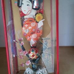 上品なうつくしい日本人形の羽子板