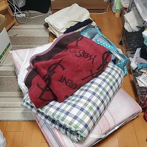 テンピュール枕 イヴ・サンローラン毛布 敷き布団など一人用寝具類まとめて