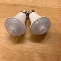 【アイリスオーヤマ】人感センサー付LED電球（2個セット）