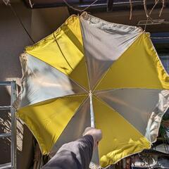 海辺で使う巨大な日傘　パラソル　直径1.5mほど　黄色　開閉可能...