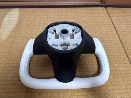 新品）テスラ モデルY ヨークハンドル（ヒーター付） 新品/未使用