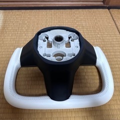 （新品）テスラ　モデルY ヨークハンドル（ヒーター付）