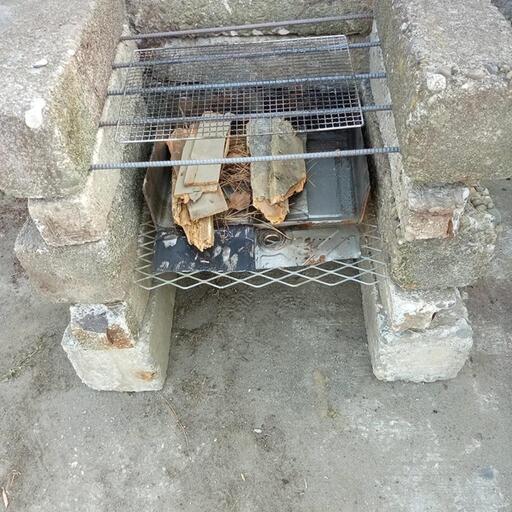 元根石のBBQコンロ