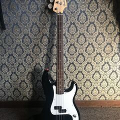 日本製 Fender P-Bass（ブラック＆ホワイト）